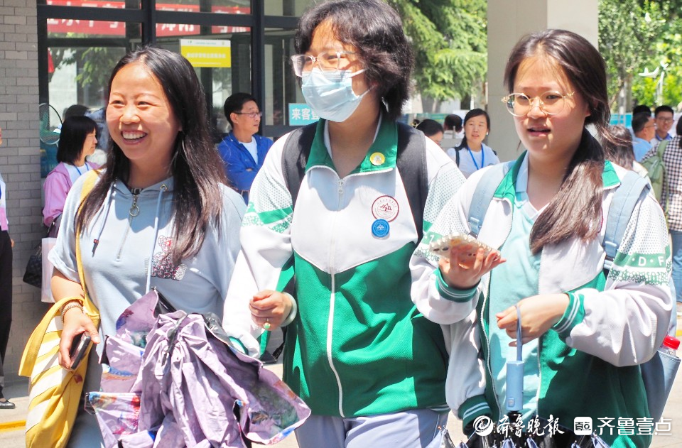 济南中考开始，孩子们语文考完后的模样