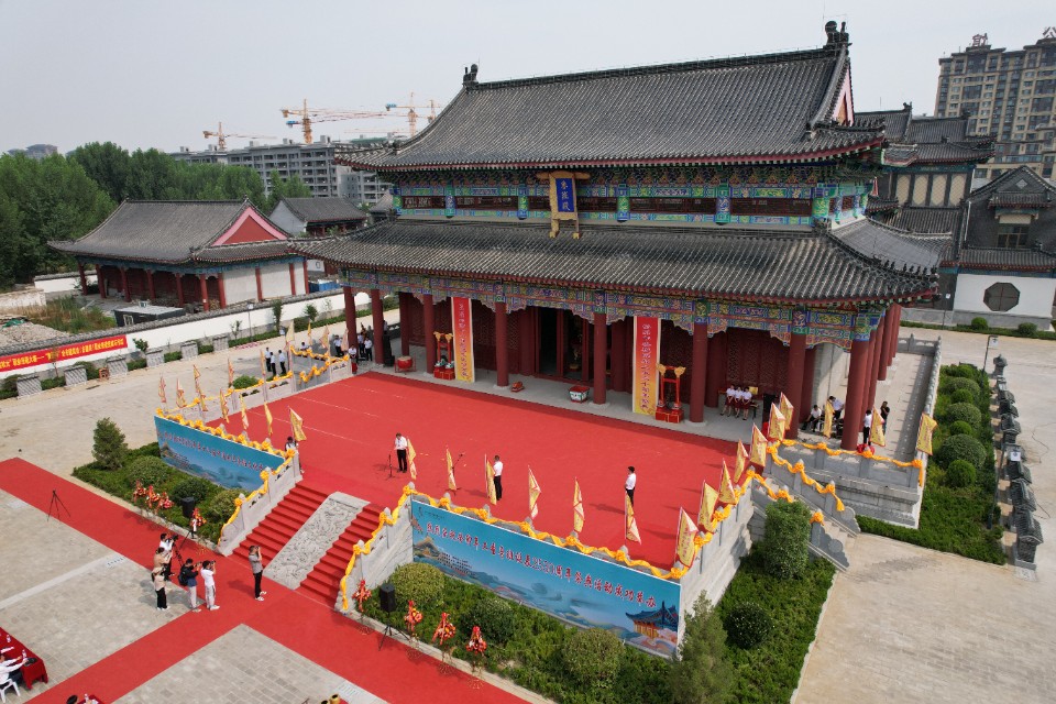 "6月16日上午9时,悠远浑厚的《鲁班颂》回响在曲阜市鲁班故里园烧空