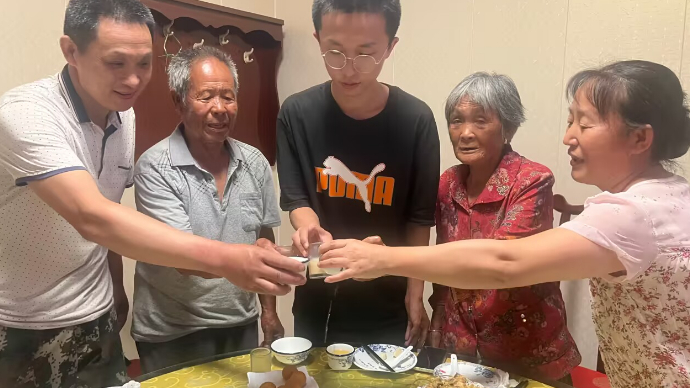 果然视频｜胶州这个农村娃不简单！学习好还爱下象棋爱踢足球