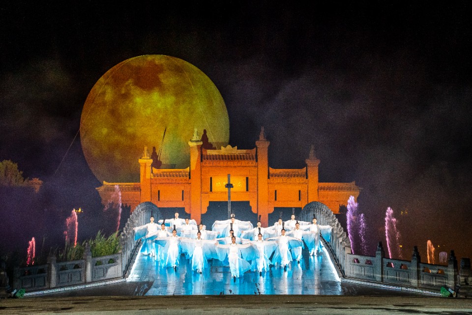 曲阜尼山天涯若比邻主题光影秀精彩上演