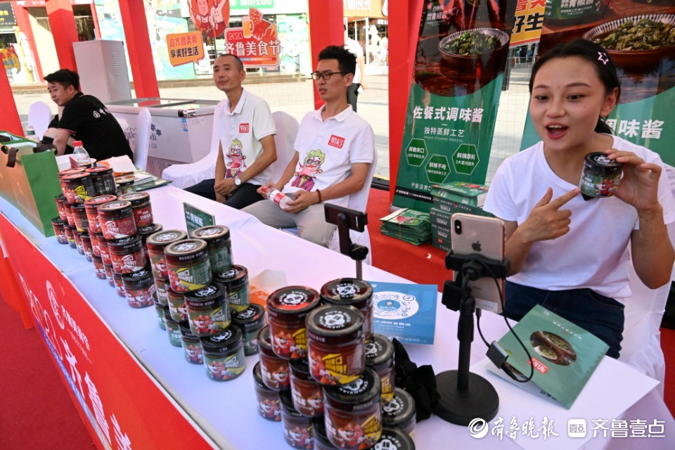 小吃引燃齐鲁美食节！深受市民喜爱的啤酒和各地特色烤串齐聚