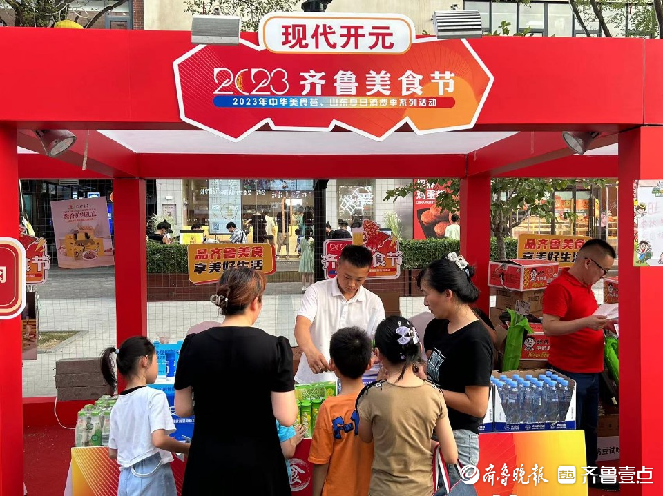 美食节开幕式尚未开始，热闹的美食大集已经开场