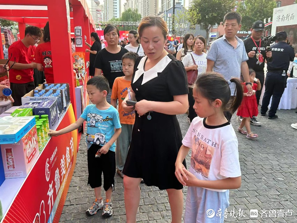 齐鲁美食节现场热热闹闹，市民感受泉城美食盛宴