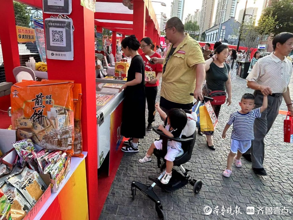 齐鲁美食节现场热热闹闹，市民感受泉城美食盛宴