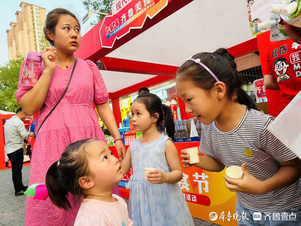 齐鲁美食节现场热热闹闹，市民感受泉城美食盛宴
