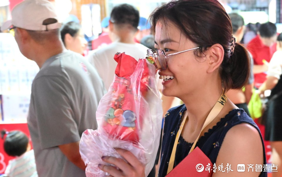 市民品尝美食心满意足，齐鲁美食节搅动泉城餐饮市场