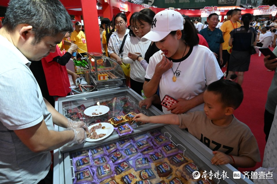 市民品尝美食心满意足，齐鲁美食节搅动泉城餐饮市场