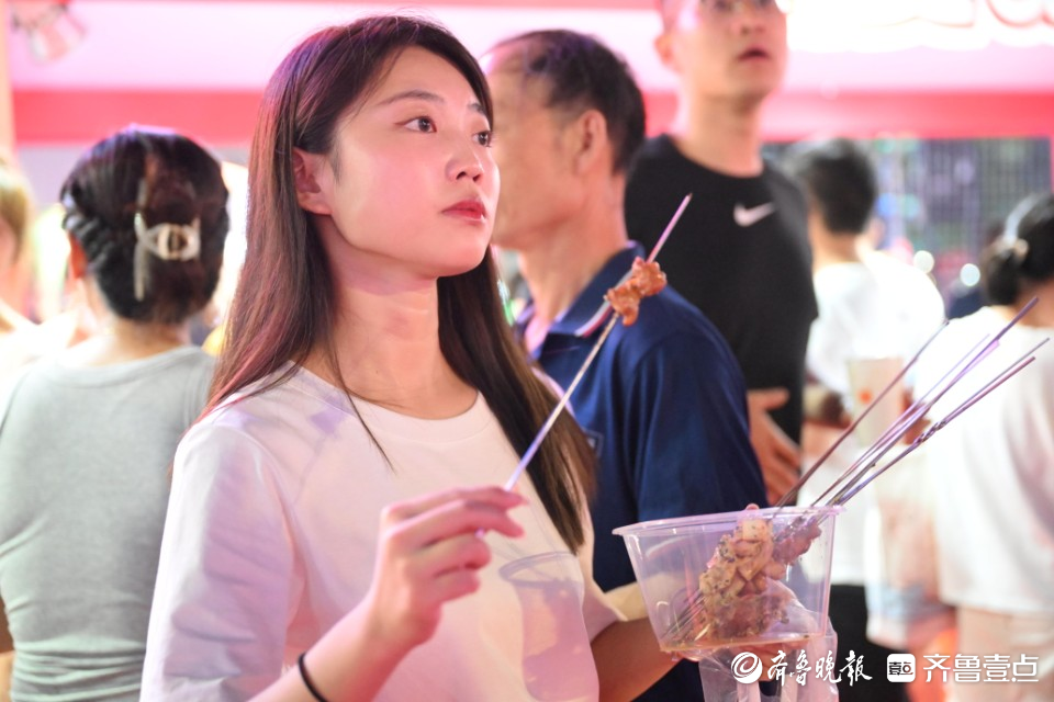 市民品尝美食心满意足，齐鲁美食节搅动泉城餐饮市场