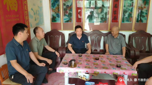 东昌府区沙镇镇中心学校走访慰问老党员