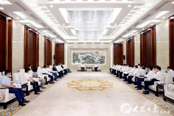 山东省委书记林武会见青企峰会部分企业嘉宾