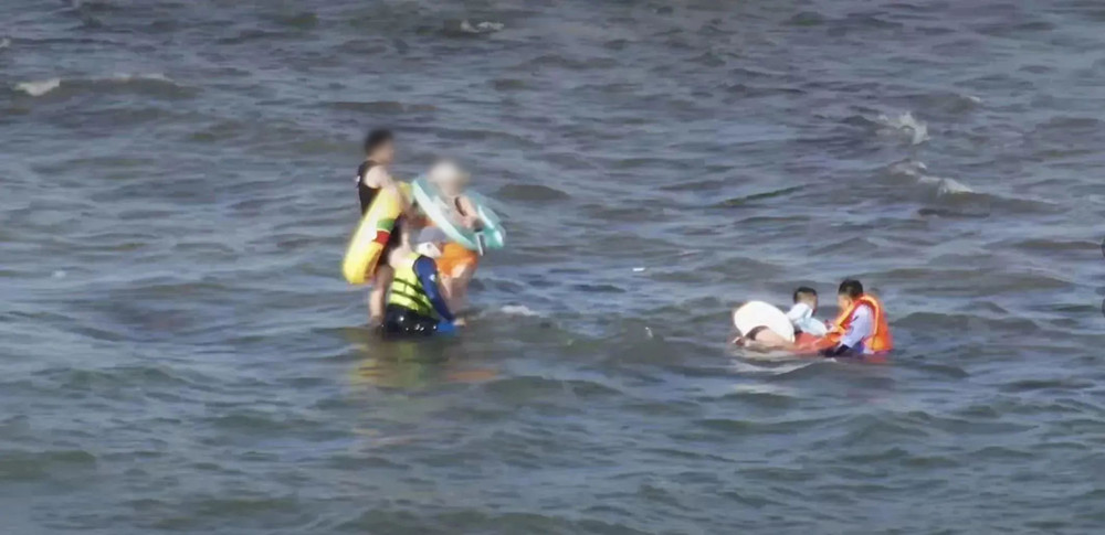3名游客被困海上，无人机+救生机器人配合，威海民警硬核“出战”
