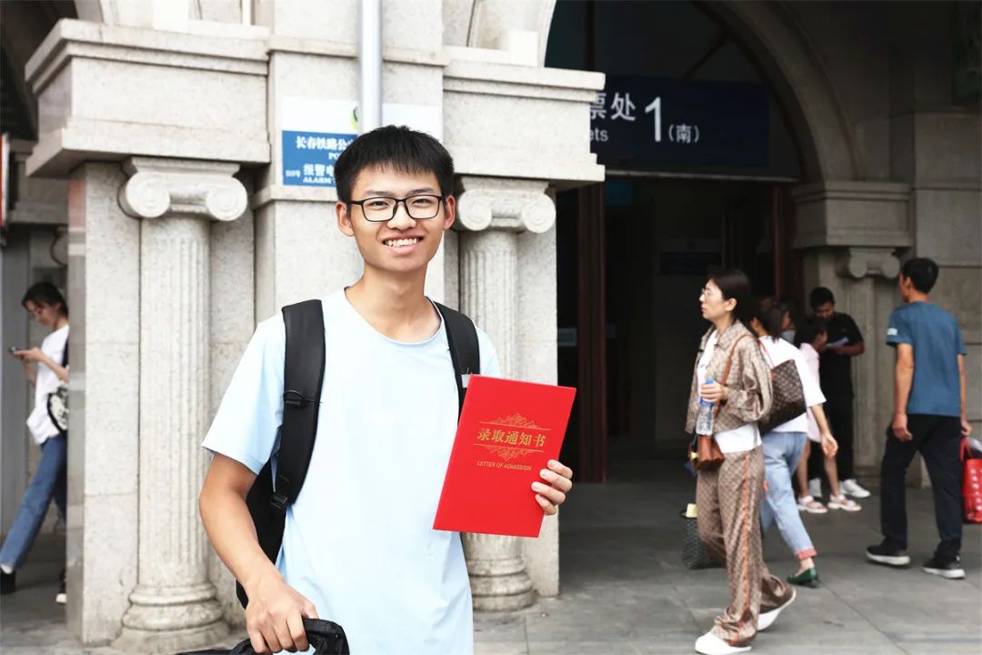 最高打5折！用录取通知书也能买火车票！