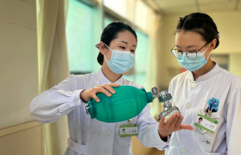 最美护士｜“五心守护人”陈伟：一病一品，打造中医护理特色