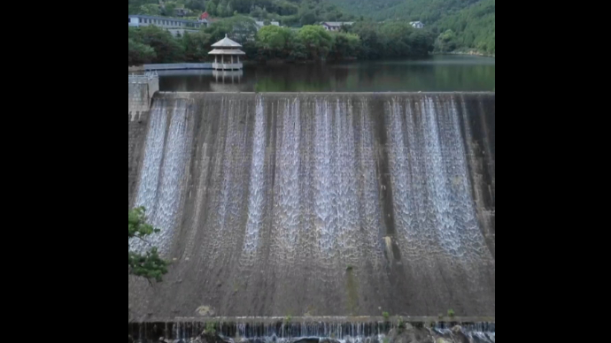 飞越泰安·航拍泰山丨雨后天外村，再现龙潭飞瀑