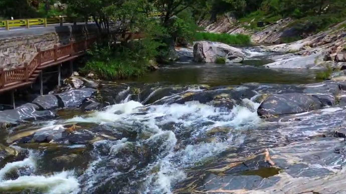飞越泰安·航拍泰山丨雨后彩石溪，流水潺潺，美不胜收