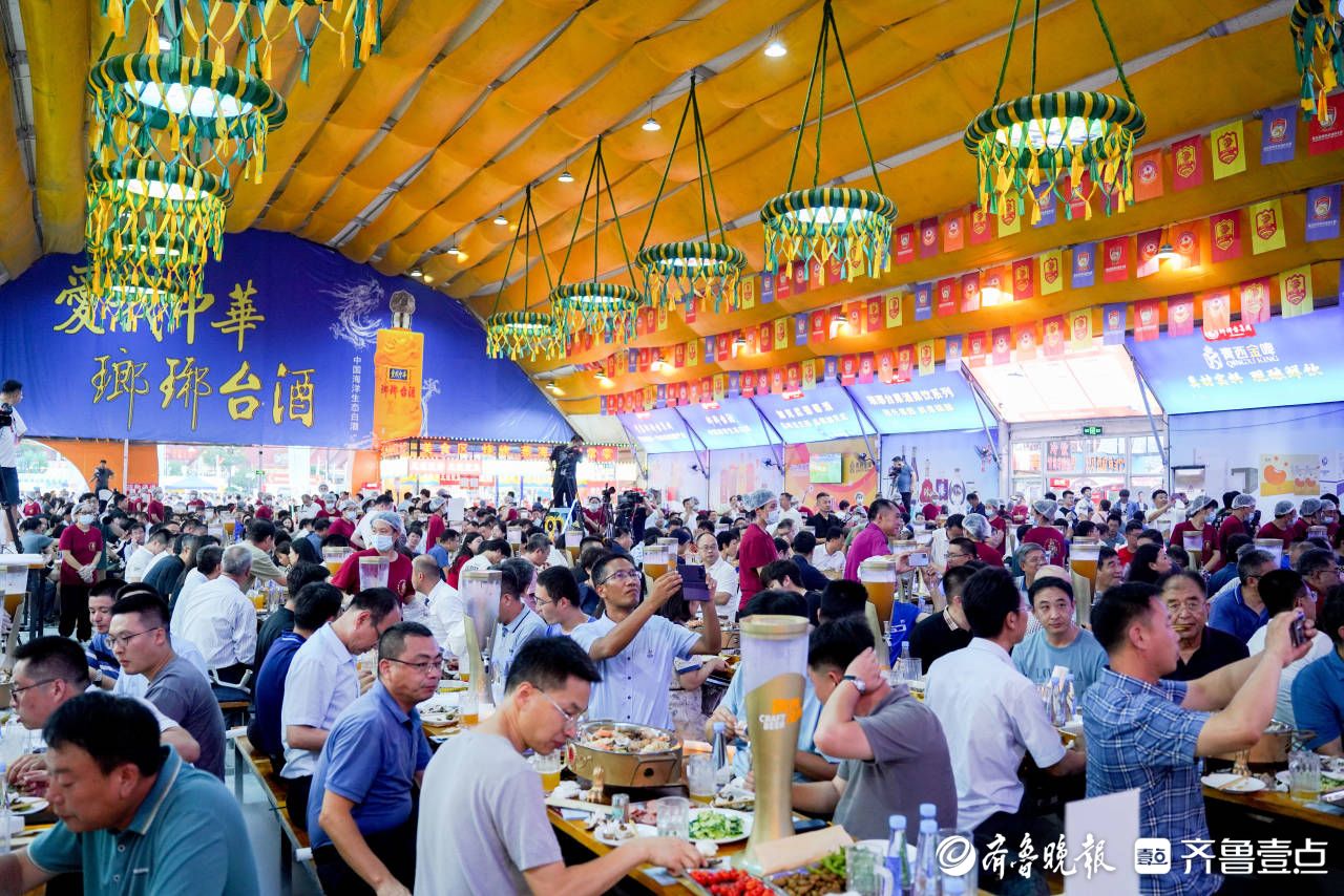 “与天下英才干杯”！第33届青岛国际啤酒节人才主题之夜举办