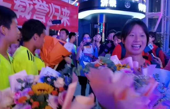 历城二中女足夺冠后的92小时