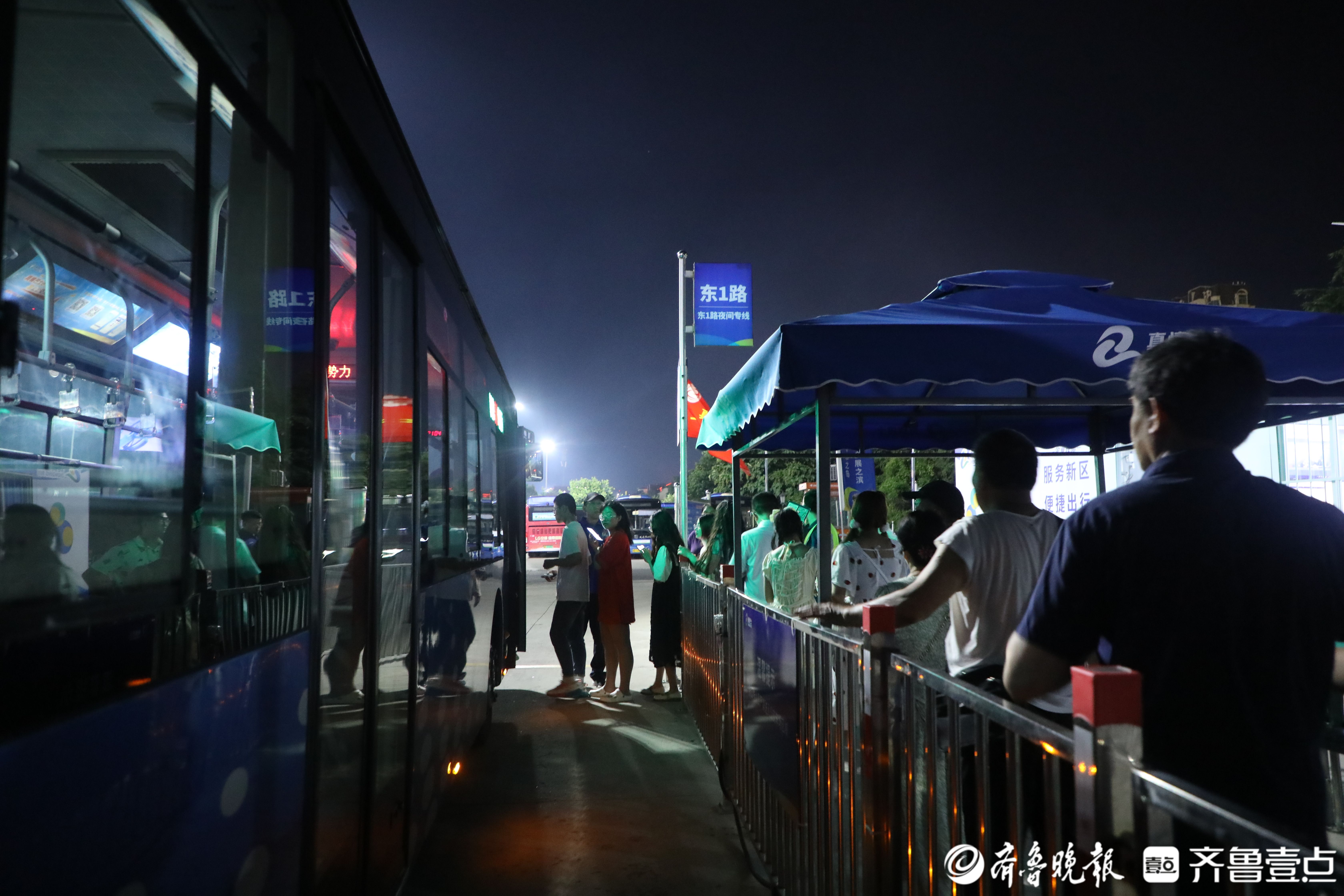 坐公交去啤酒城的人多了10%！真情巴士已运送130万名游客