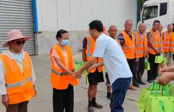 点赞| 平原这家企业坚持十四年慰问一线环卫工人