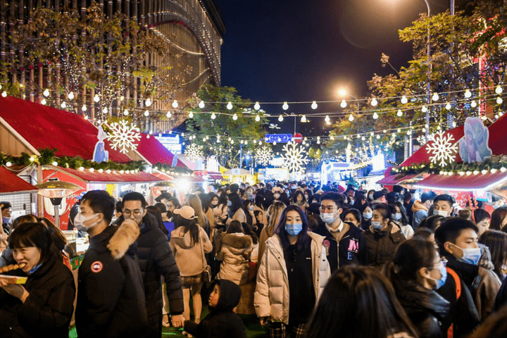 夜经济有多火？青岛一夜市现”海底捞火锅”摊位！真的是海底捞本捞哎！