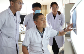 沂南县人民医院骨科左世锋：唯有仁术才能照亮患者“前行”的道路