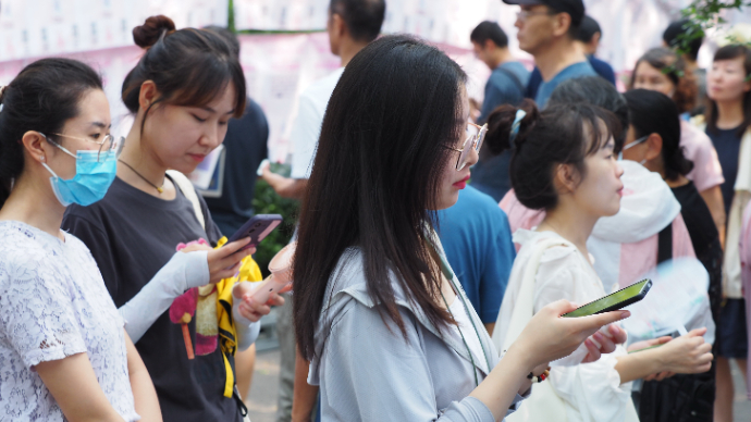 壹直播|年轻人脱单有多拼？壹点记者带你夜探七夕千佛山相亲大会