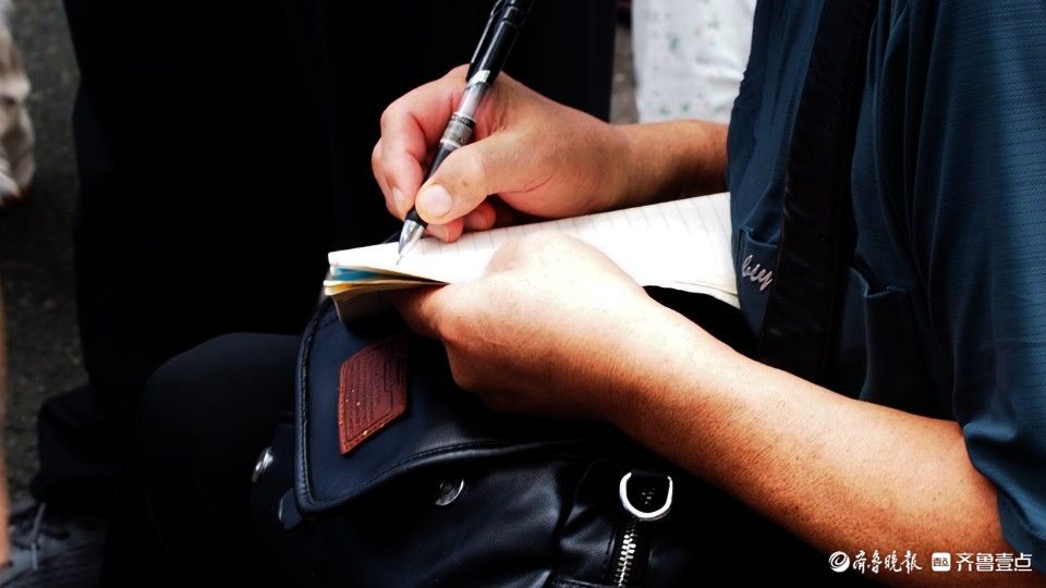 济南千佛山相亲会：现场看着挺顺眼，留好微信继续聊 