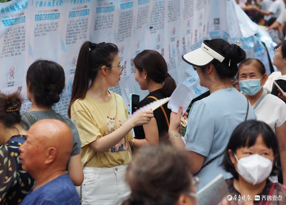 济南千佛山相亲会：现场看着挺顺眼，留好微信继续聊 