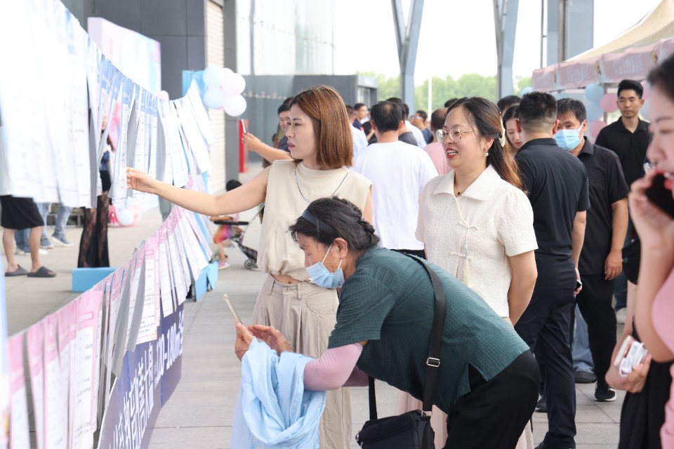 图集｜相亲大会现场，俊男美女齐亮相