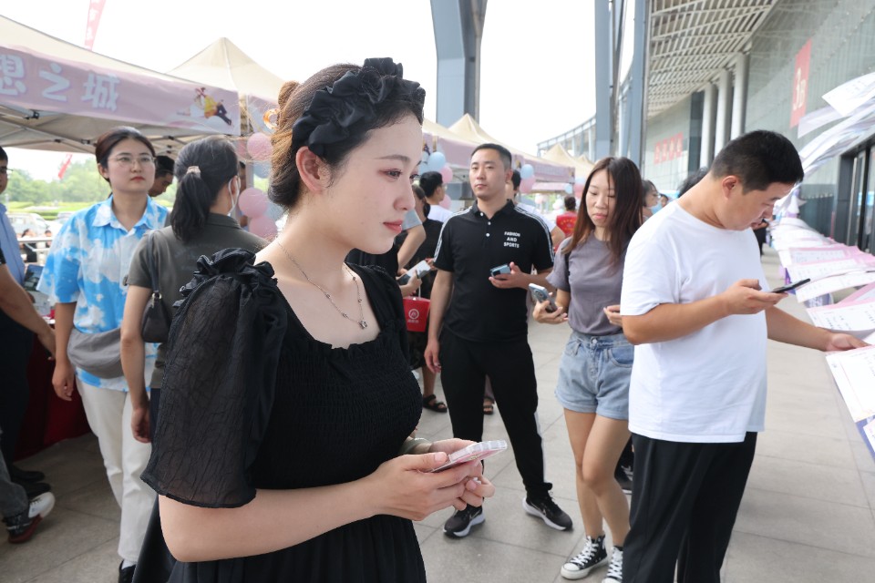 图集｜相亲大会现场，俊男美女齐亮相