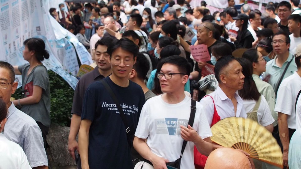 千佛山相亲大会：读研同门师兄、单位同事们结伴而来