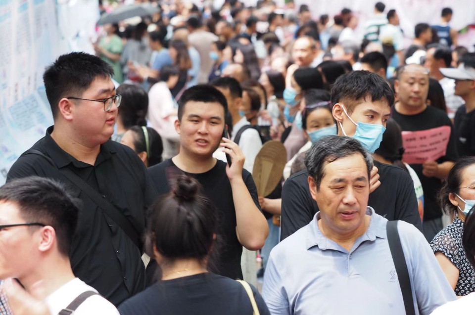 千佛山相亲大会：读研同门师兄、单位同事们结伴而来