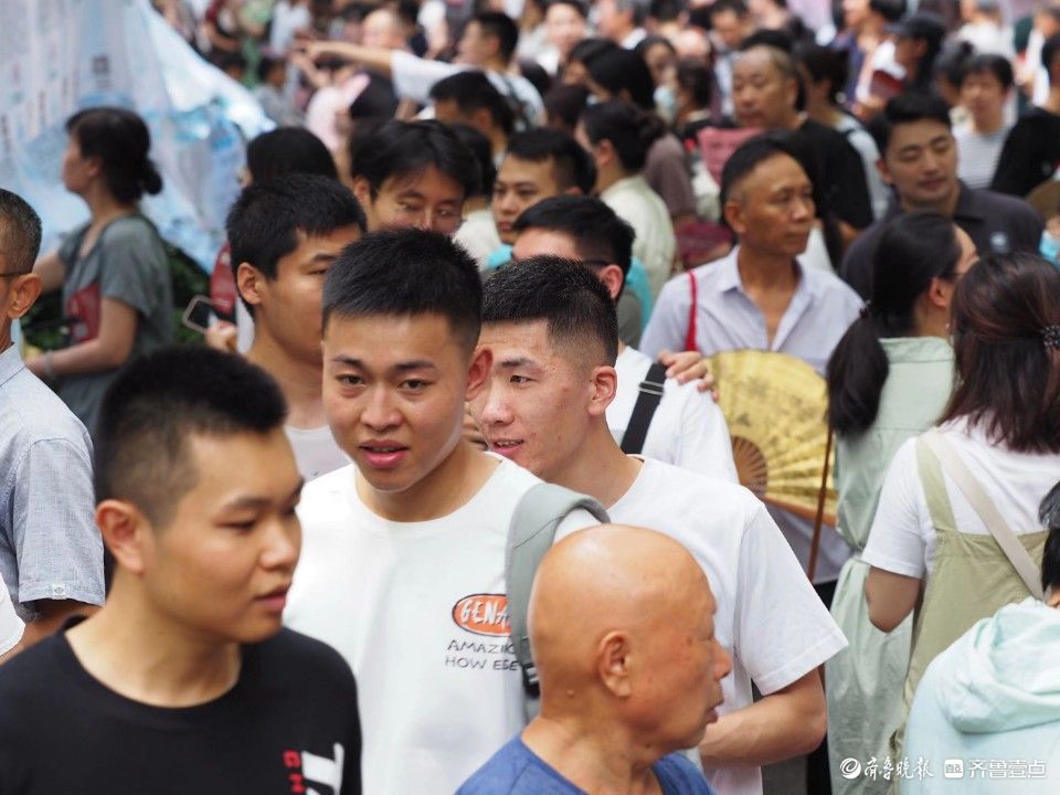 千佛山相亲大会：读研同门师兄、单位同事们结伴而来