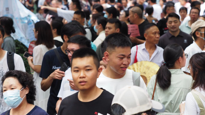 壹直播|想脱单就上山！千佛山相亲会工作日现场依旧火爆