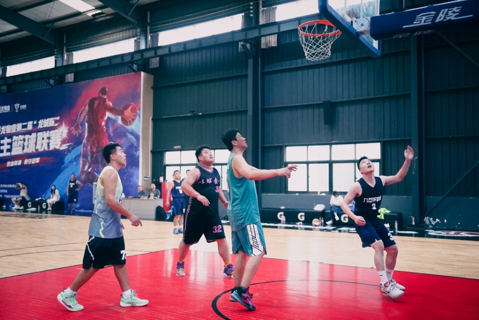 组图|九巨龙物业“龙城杯”业主篮球赛晋级小组赛第一场开赛