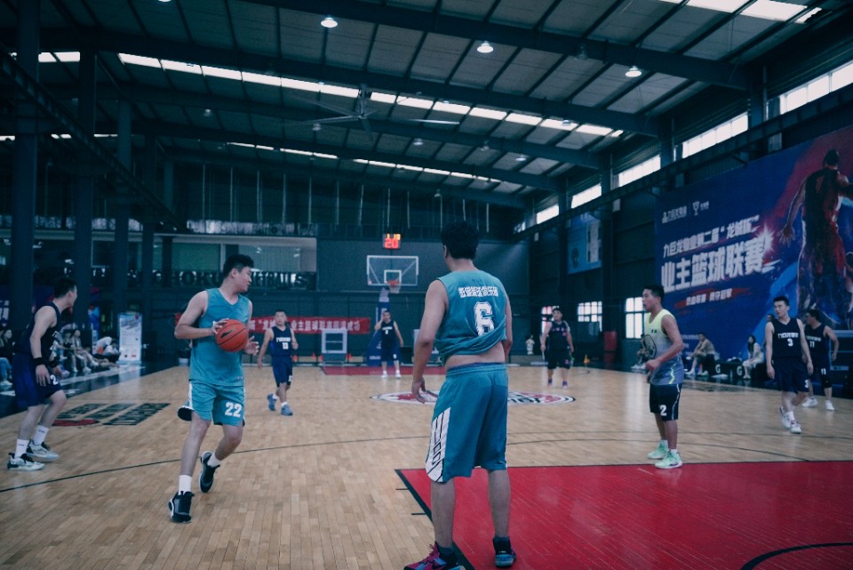 组图|九巨龙物业“龙城杯”业主篮球赛晋级小组赛第一场开赛