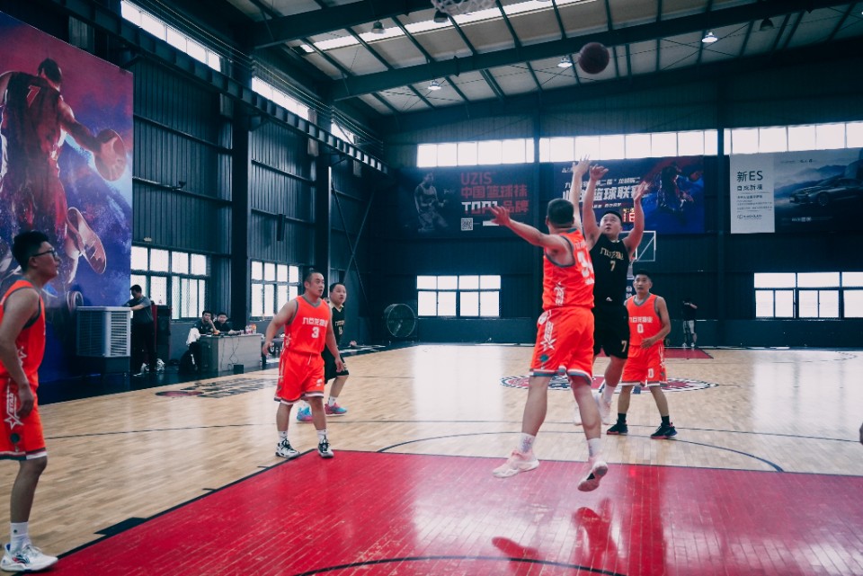 组图|九巨龙物业“龙城杯”业主篮球赛晋级小组赛第一场开赛