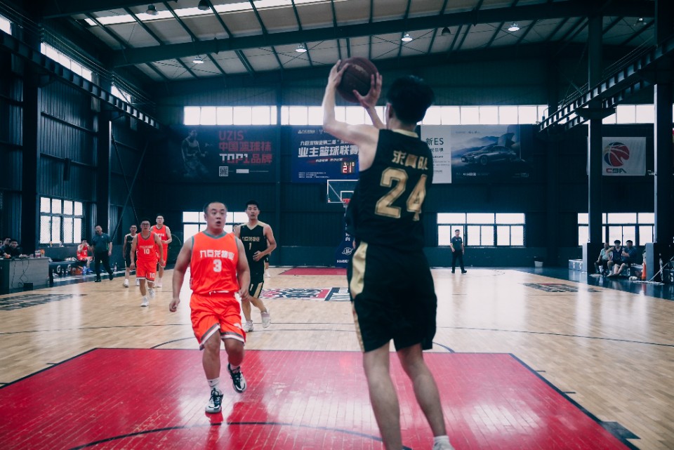 组图|九巨龙物业“龙城杯”业主篮球赛晋级小组赛第一场开赛