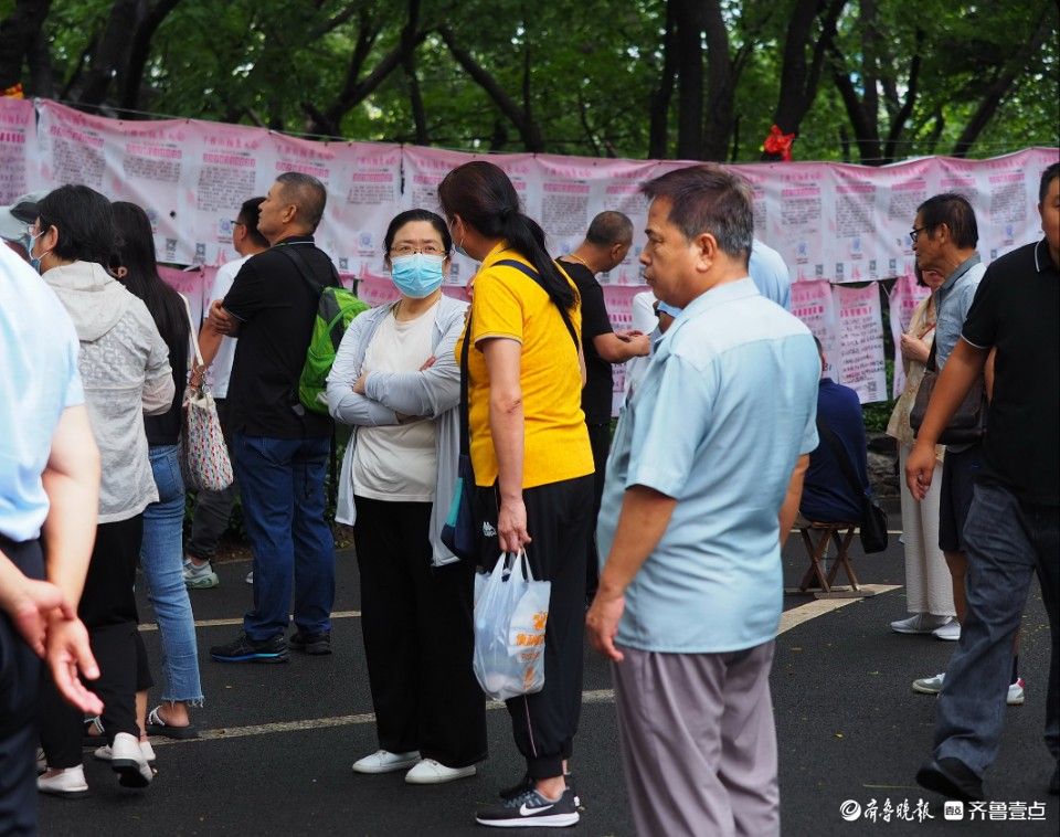 济南雨过天晴心情爽，七夕千佛山相亲会人们悠闲交流