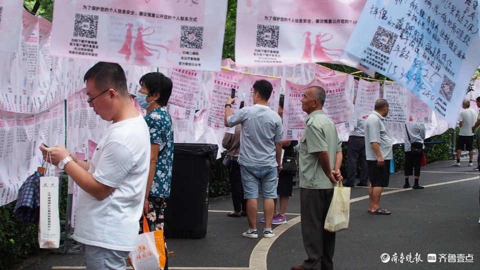 济南雨过天晴心情爽，七夕千佛山相亲会人们悠闲交流