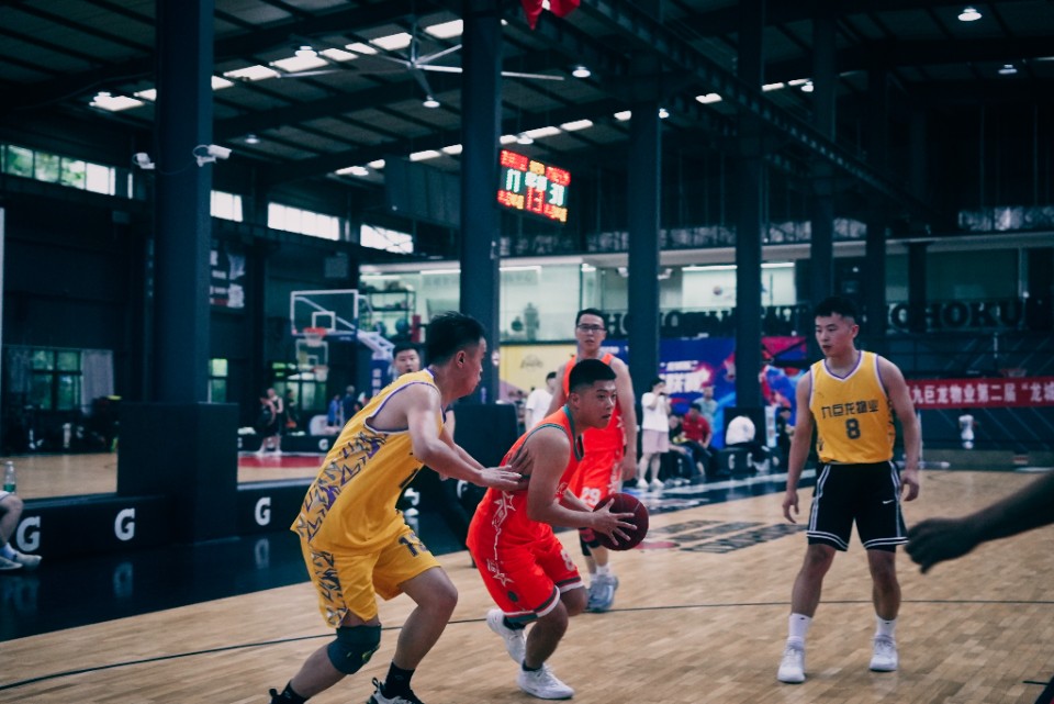 图集|九巨龙物业“龙城杯”业主篮球赛晋级小组赛第2场开赛