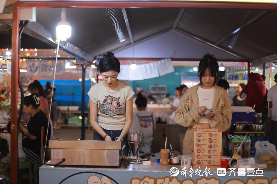 “圈粉”无数小游客！烟台蓬莱姑娘与她的甜品摊位