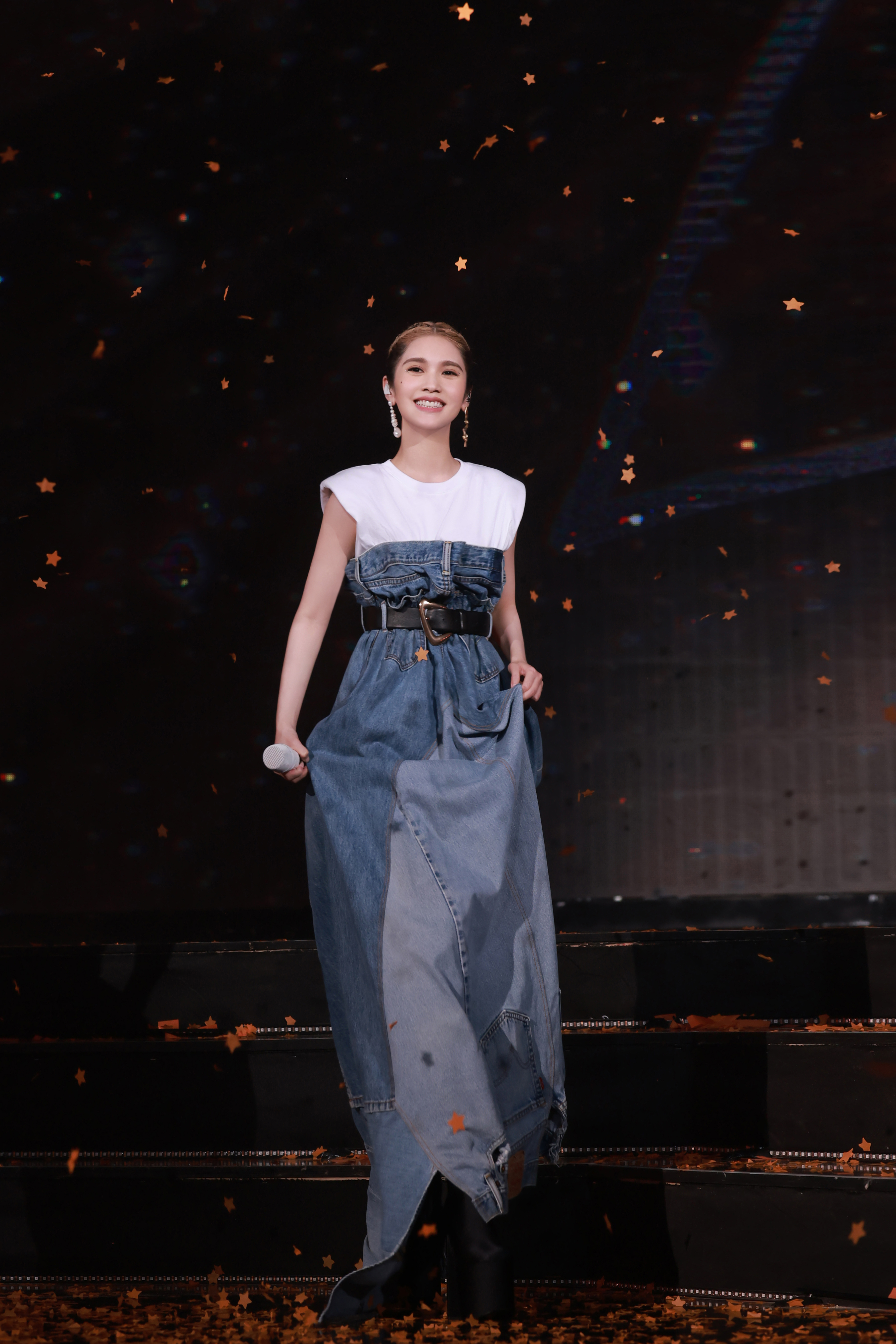 杨丞琳演唱会济南站掀"回忆杀",临时加唱为观众送"限定"惊喜-齐鲁晚报