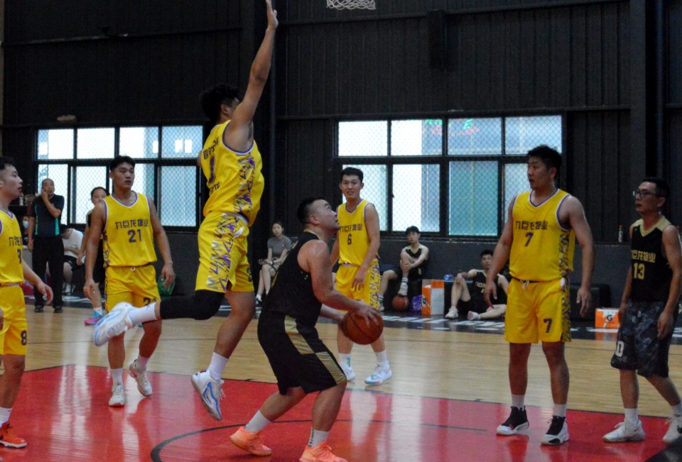 图集|九巨龙物业“龙城杯”业主篮球赛晋级小组赛第3场精彩来袭