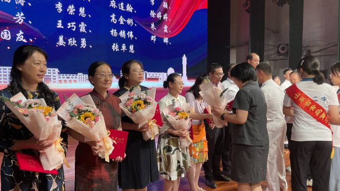 果然视频｜青岛二中举行2023年教师节庆祝暨表彰大会