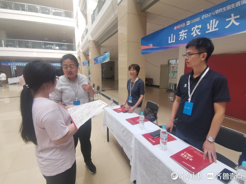 2024年山东研招会举办，学生陆续入场咨询