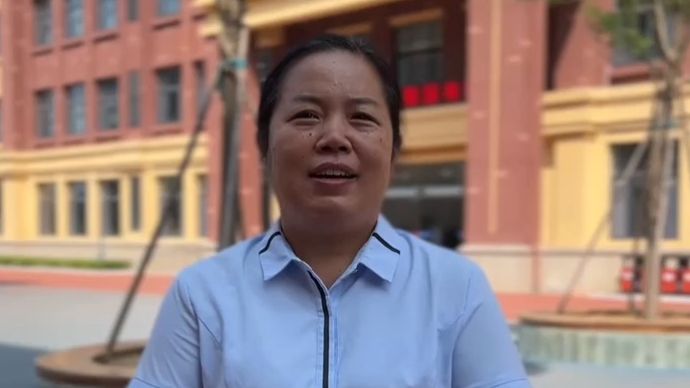 从粉笔板书到多媒体教学，泰安三中新校张凤丽，积极改变教学方式