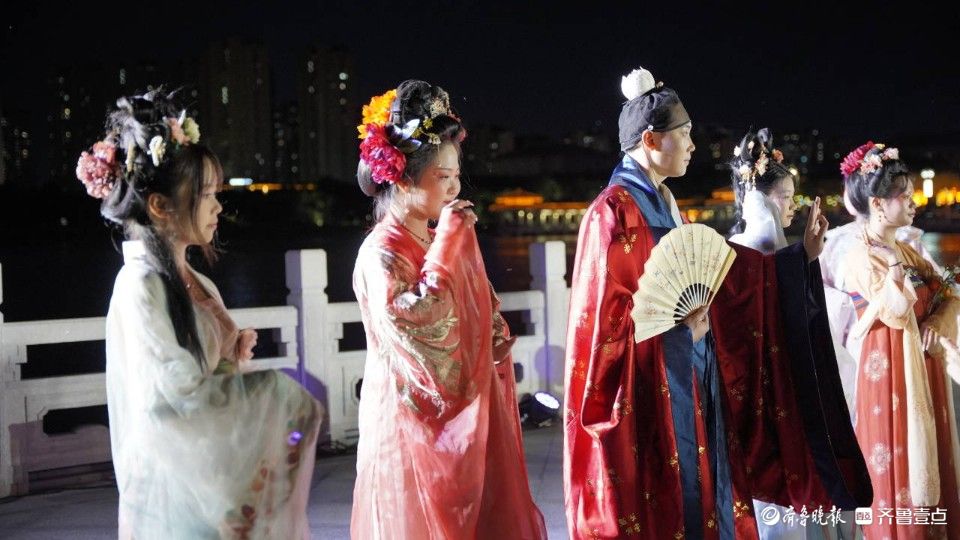 壹点图集丨淄博公园版“T台秀”来了：一场跨越千年的“丝之恋”