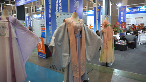 壹视频丨戏服也来参加军创展,菏泽展位太吸睛