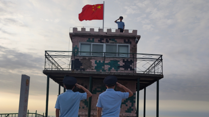 果然视频|渤海前哨，国庆节三个人的升旗仪式